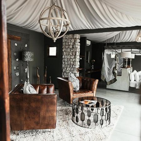 Etosha Oberland Lodge Okaukuejo Ngoại thất bức ảnh