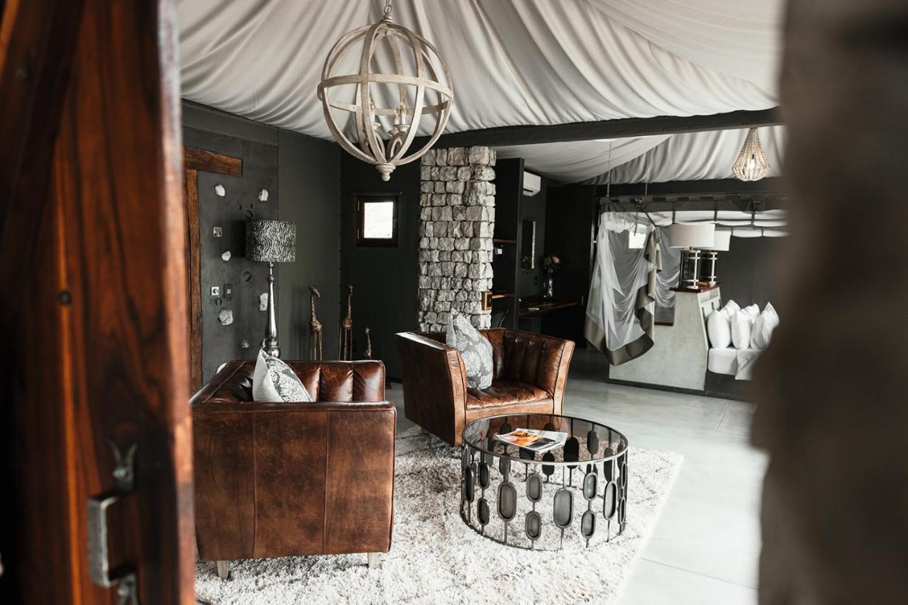 Etosha Oberland Lodge Okaukuejo Ngoại thất bức ảnh