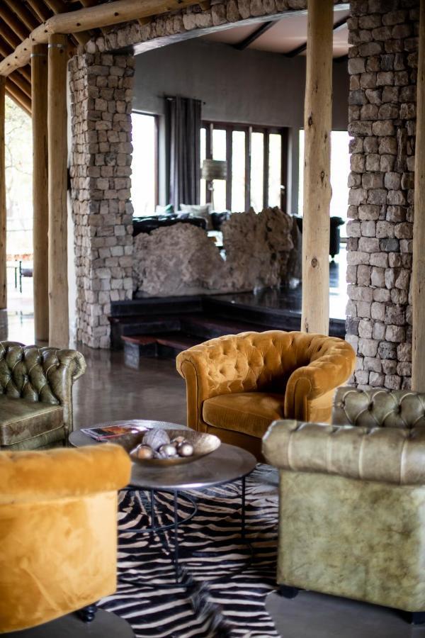 Etosha Oberland Lodge Okaukuejo Ngoại thất bức ảnh